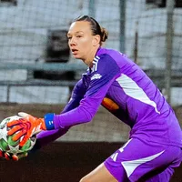 La impactante imagen de Tiane Endler tras duro golpe en Francia