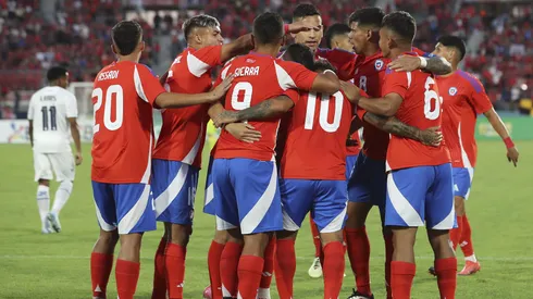 Ariel Uribe celebrando su gol por la Roja ante Panamá en 2025.