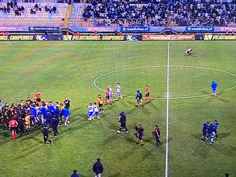 Mientras todos peleaban: Lindo gesto de jugador de Coquimbo con Ampuero