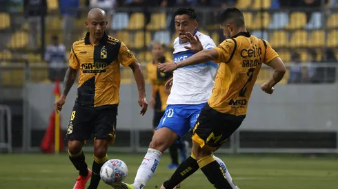 Matías Palavecino disputando la final de la Supercopa frente a Coquimbo Unido