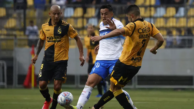 Matías Palavecino disputando la final de la Supercopa frente a Coquimbo Unido