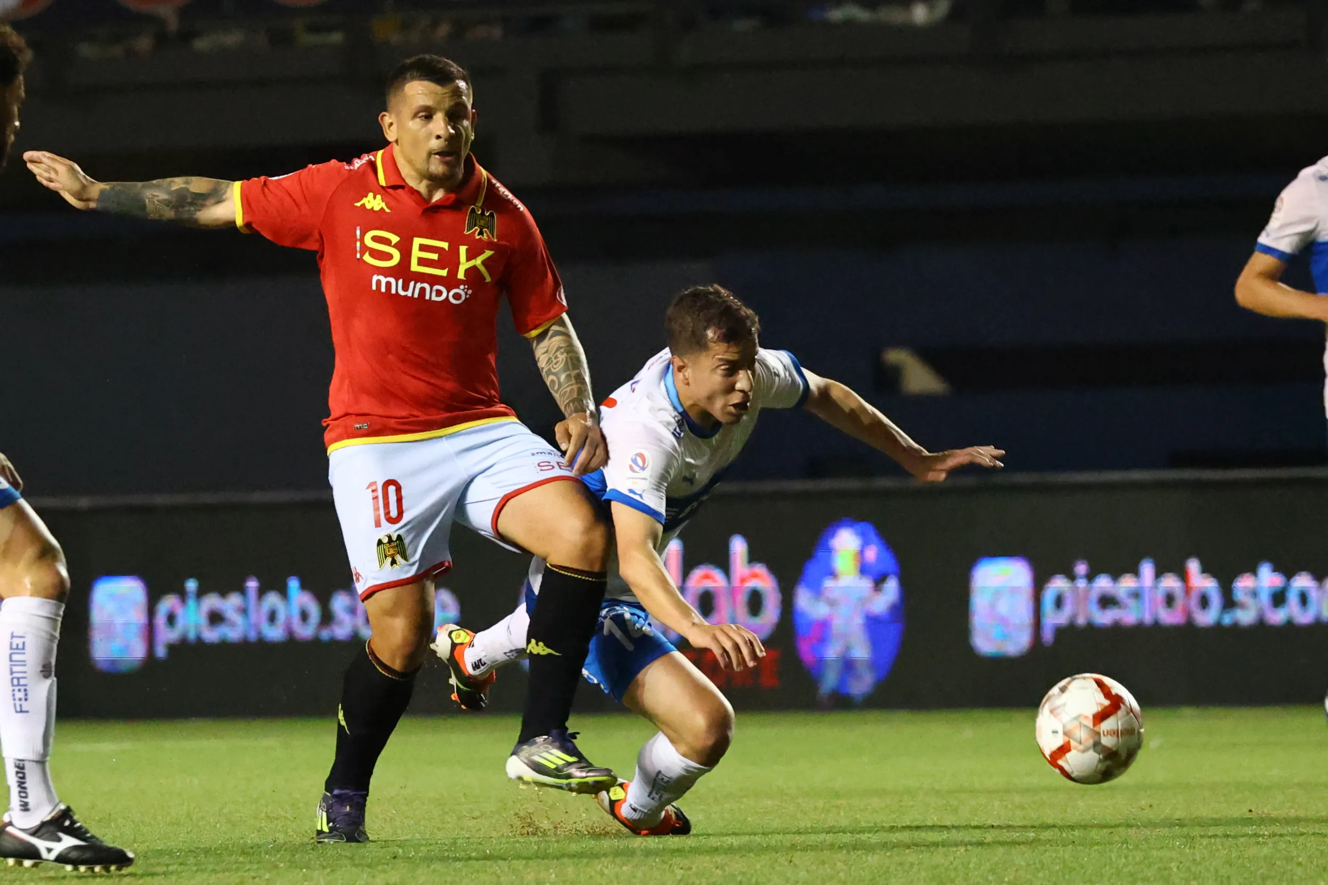 Emiliano Vecchio volvió a Argentina, aunque sigue con contrato en los hispanos. (Marcelo Hernandez/Photosport).