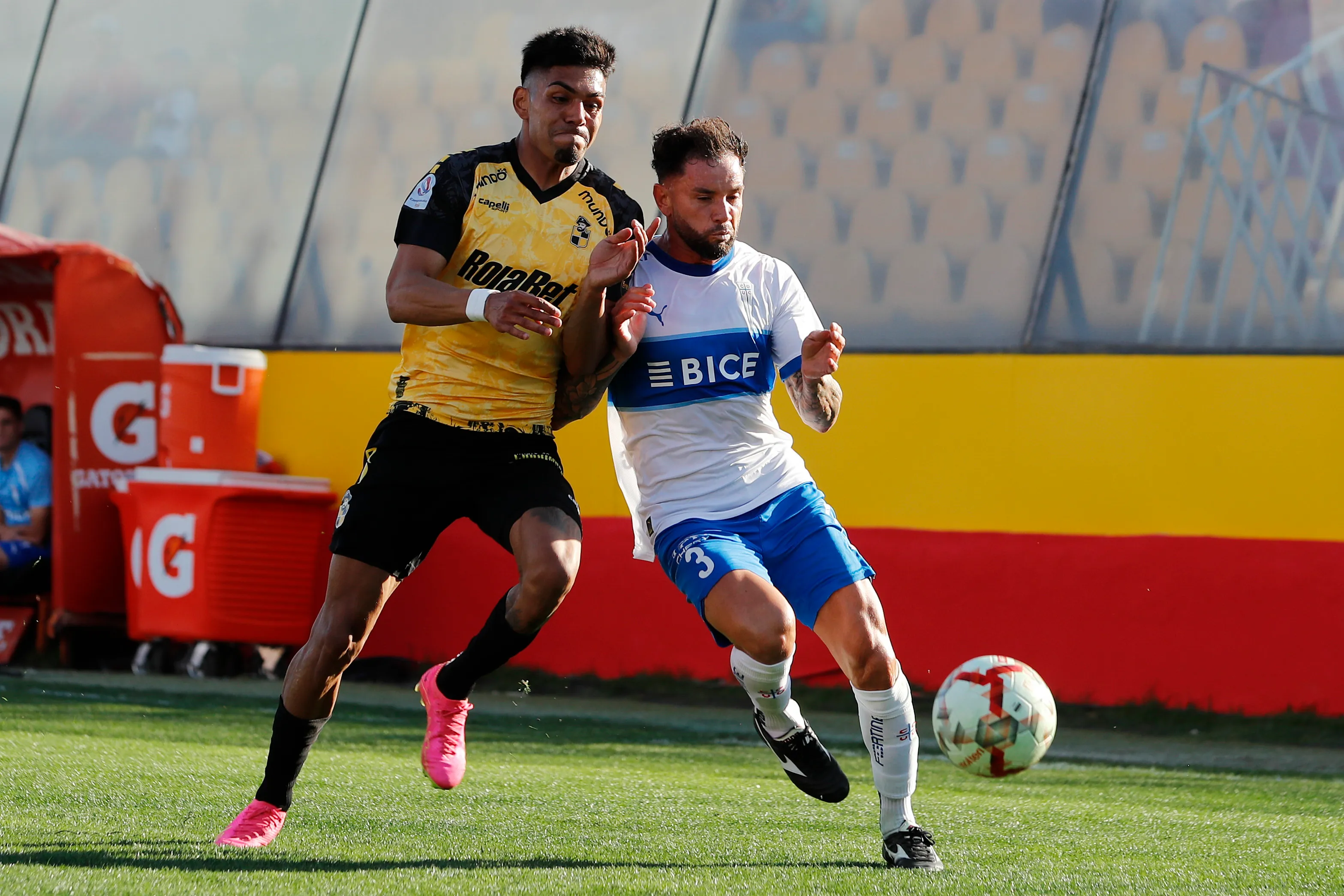 Dylan Escobar jugó un año en la Católica a préstamo y volvió a Coquimbo Unido. (Felipe Zanca/Photosport).