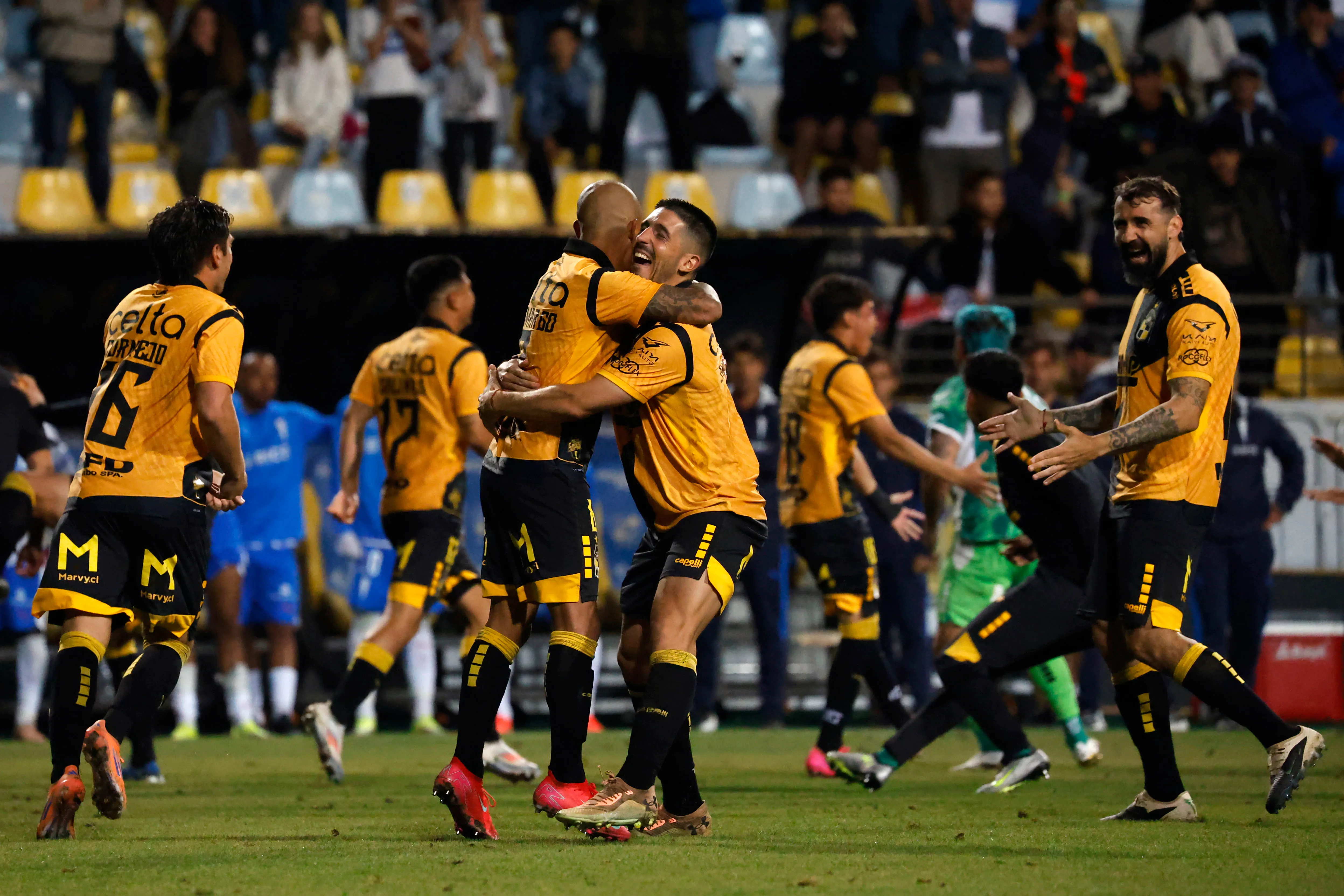 Juan Cornejo y todo Coquimbo Unido celebraron la Supercopa. (Sebastian Cisternas/Photosport).