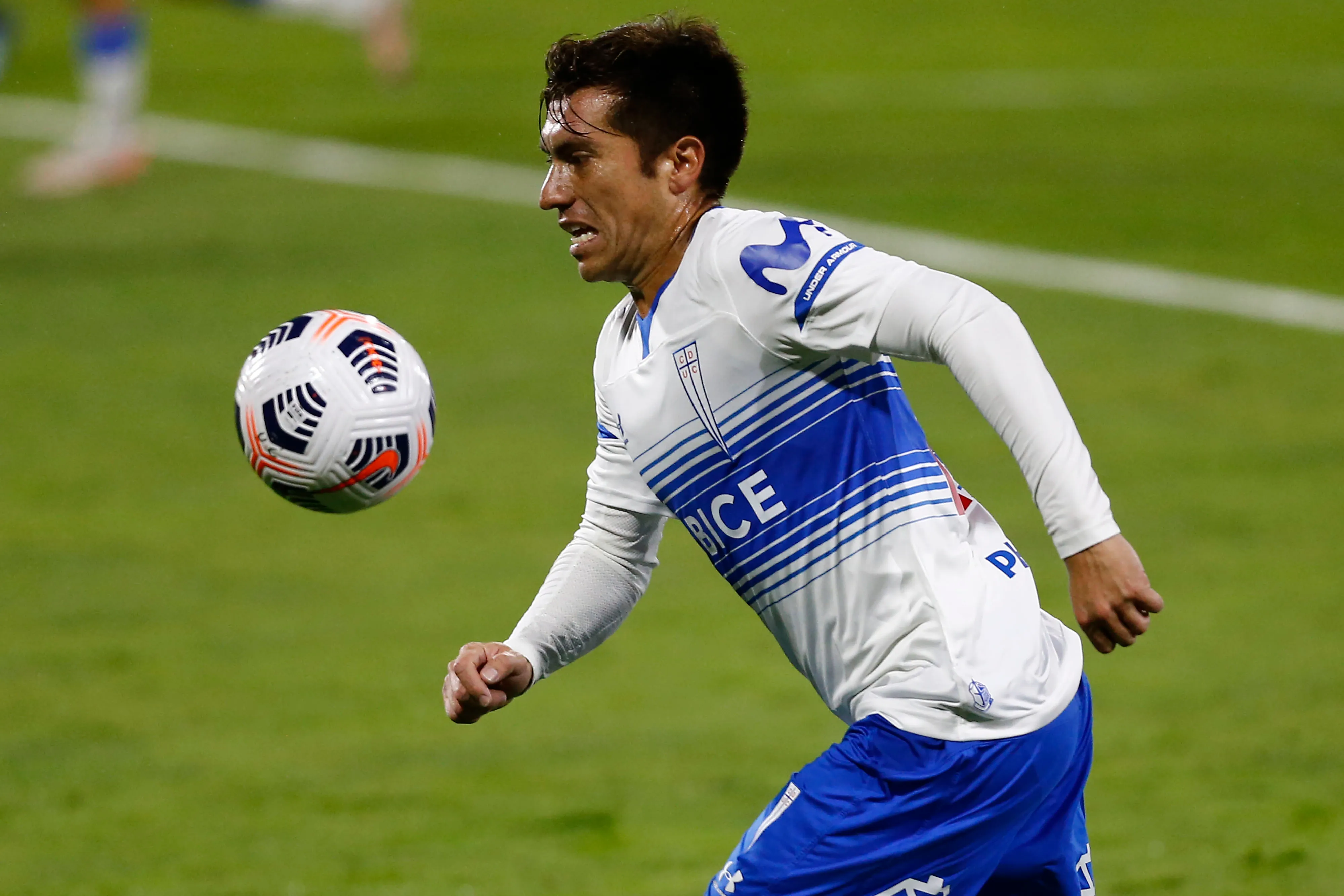 Juan Cornejo ganó cinco títulos en la UC: tres Campeonatos Nacionales y dos Supercopas. (Marcelo Hernandez/Photosport).