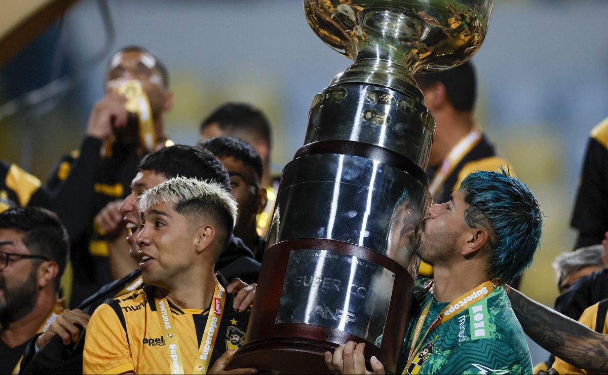 Capitán y figura de Coquimbo Unido aplaude al Mono Sánchez: “Terminó atajando sin guantes, todos sacaron su…”