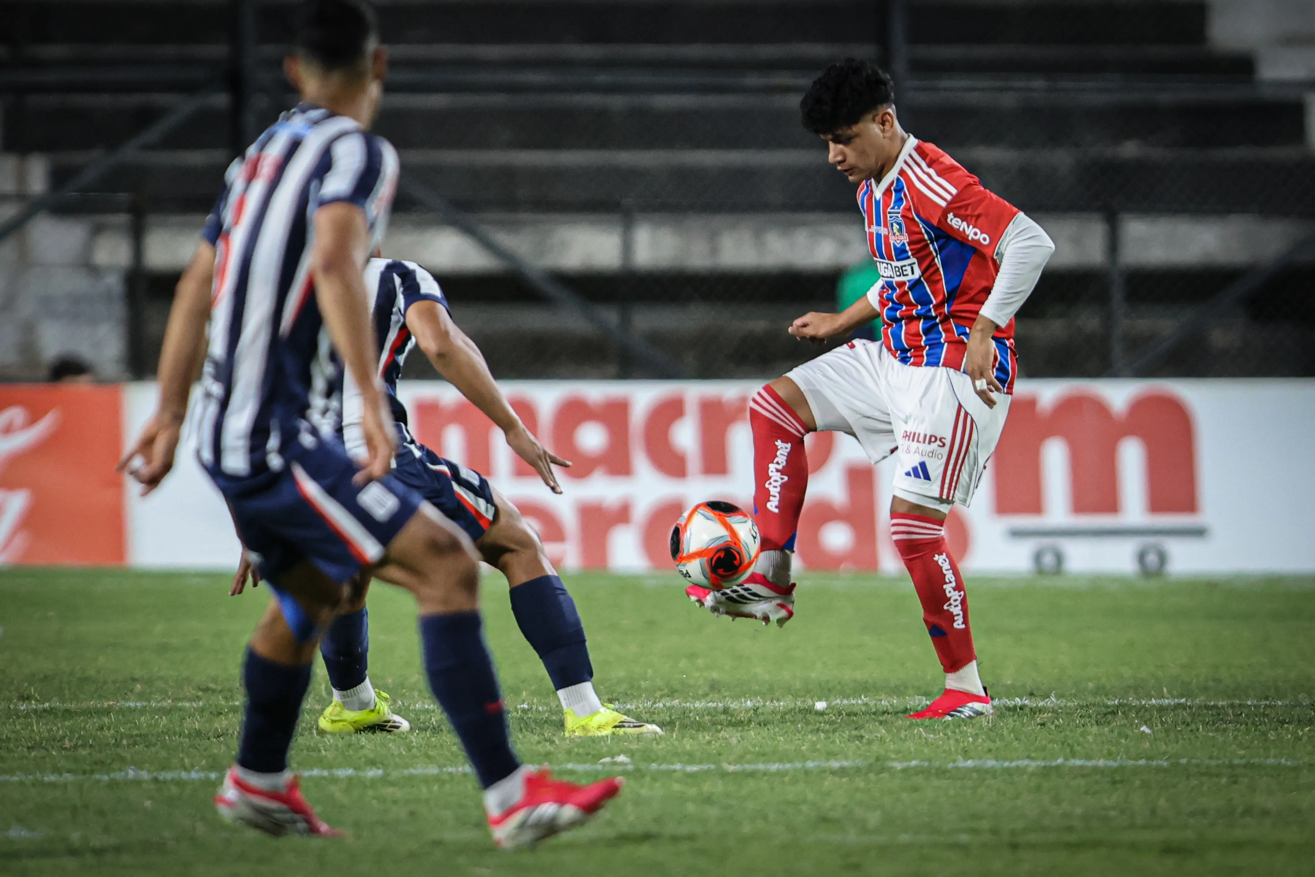 La mala pretemporada que hizo Claudio Aquino encendió alarmas en los hinchas de Colo Colo. Foto: Photosport.