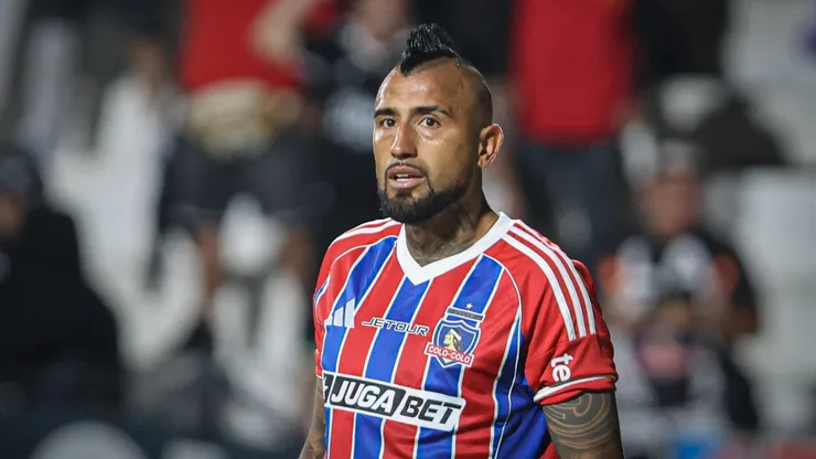Arturo Vidal aparece como titular en Colo Colo ante Limache