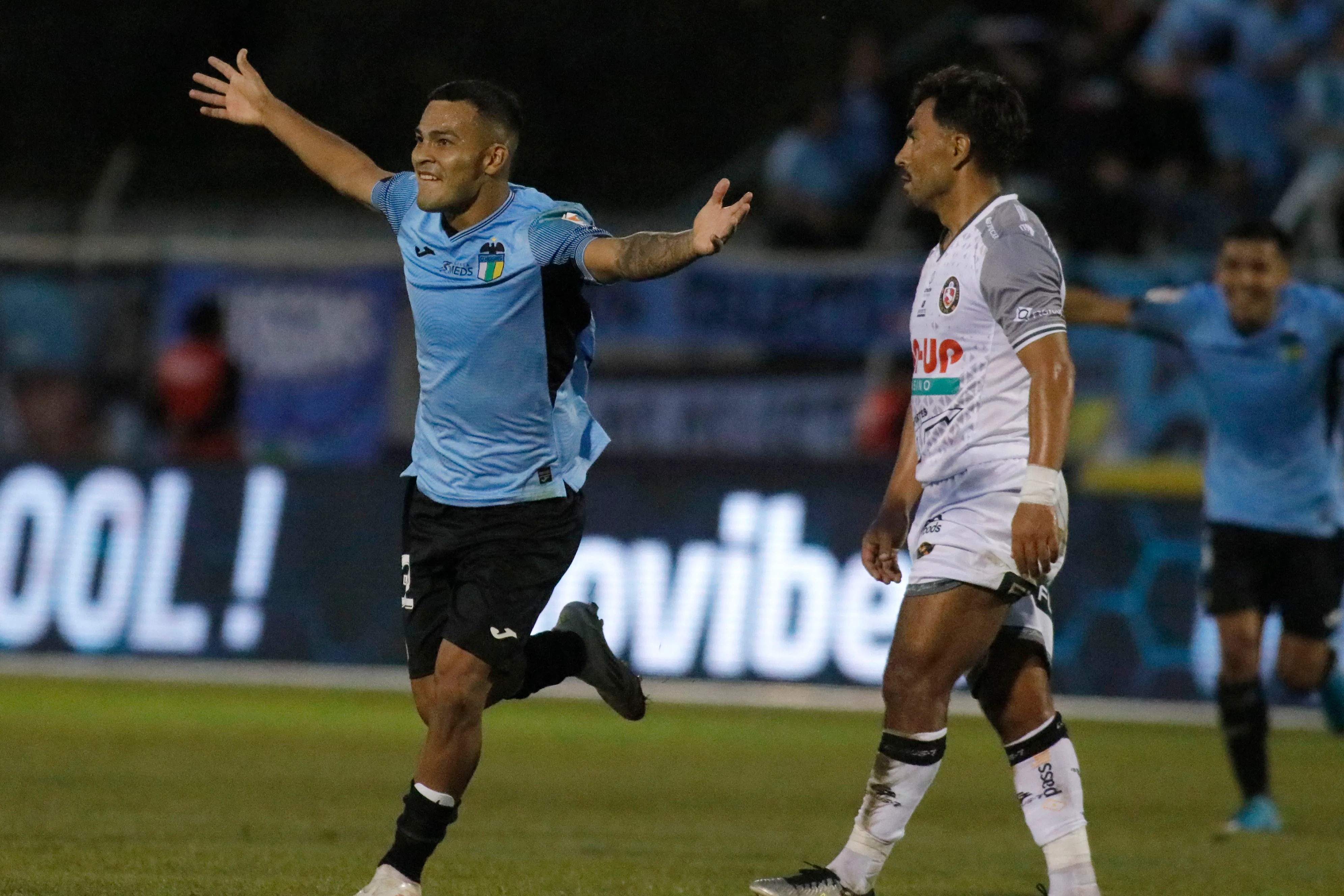 Matías Lugo se despide de Chile y marcha a su nuevo equipo/Photosport