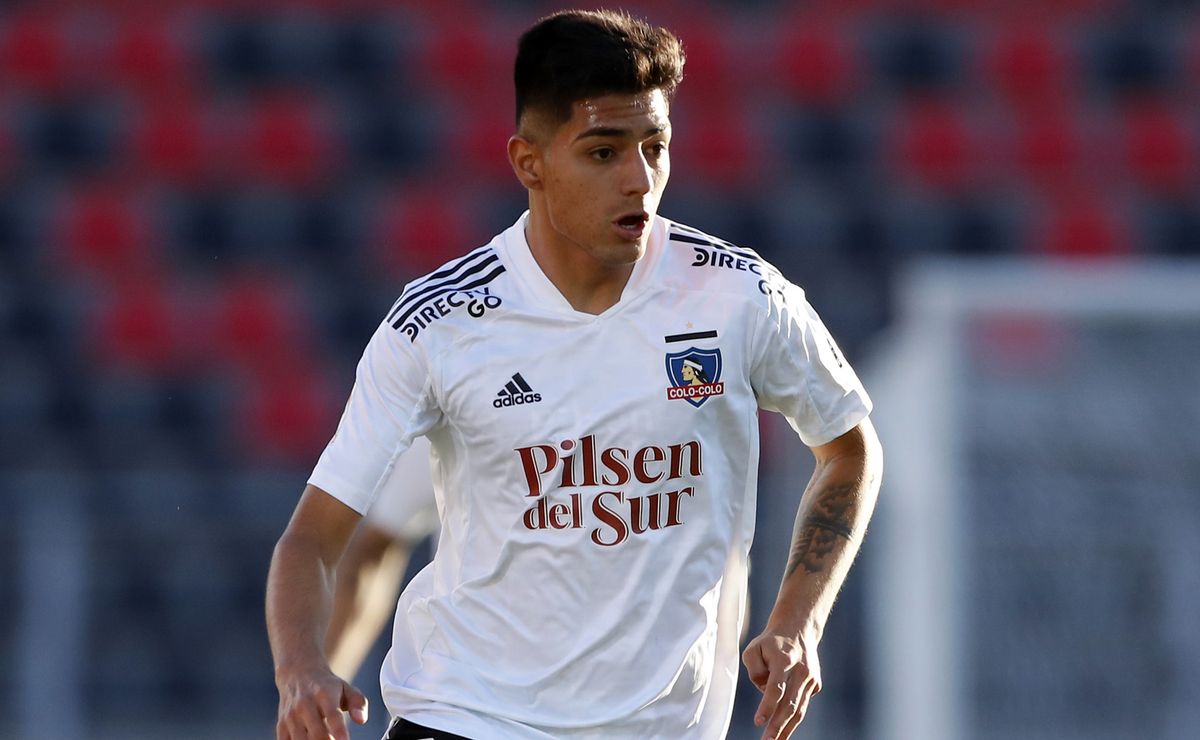 Williams Alarcón puede regresar a Colo Colo tras su polémica partida por la puerta de atrás