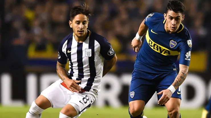 Alejandro Hohberg jugó en los tres grandes de Perú. Acá por Alianza Lima ante Cristián Pavón en Boca.
