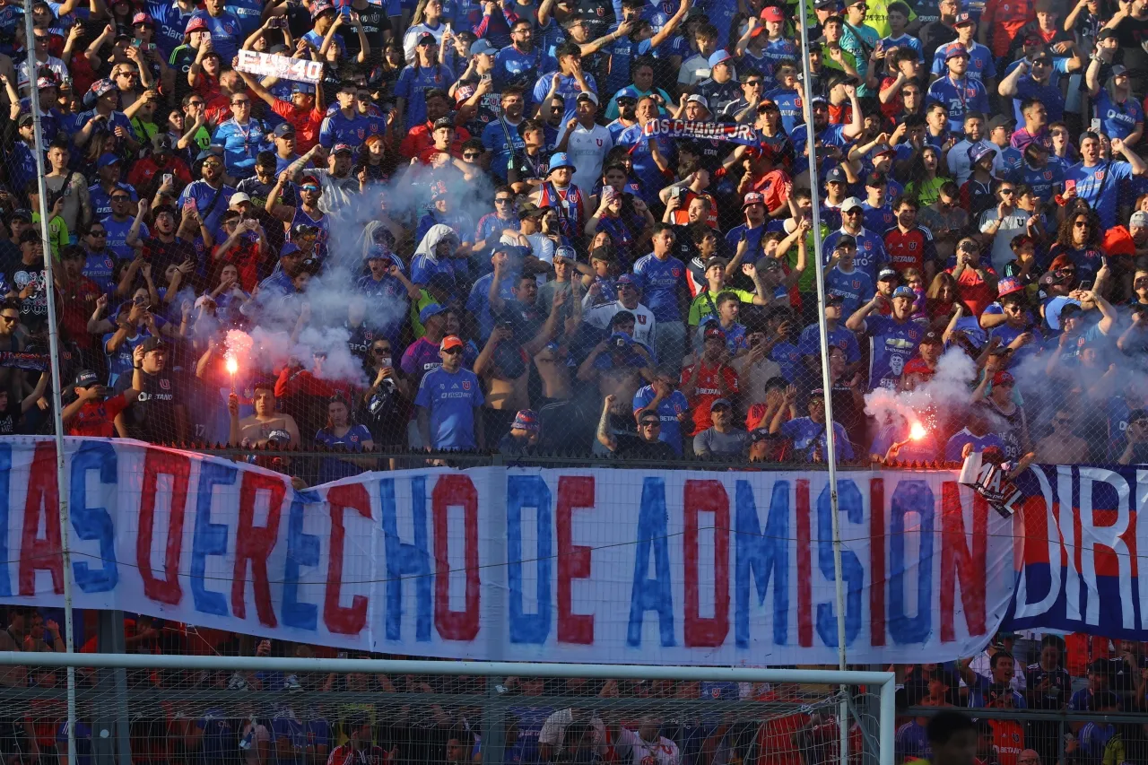 Más de 3 mil hinchas de la U de Chile castigados por incidentes (Photosport)