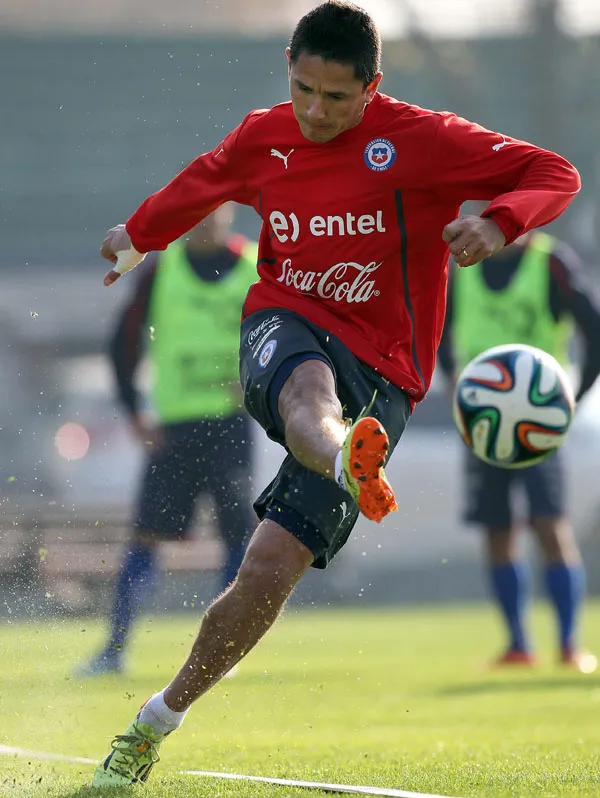 Gustavo Canales solo jugó un partido por Chile, en la derrota 4-0 ante Uruguay en 2011. Imagen: archivo