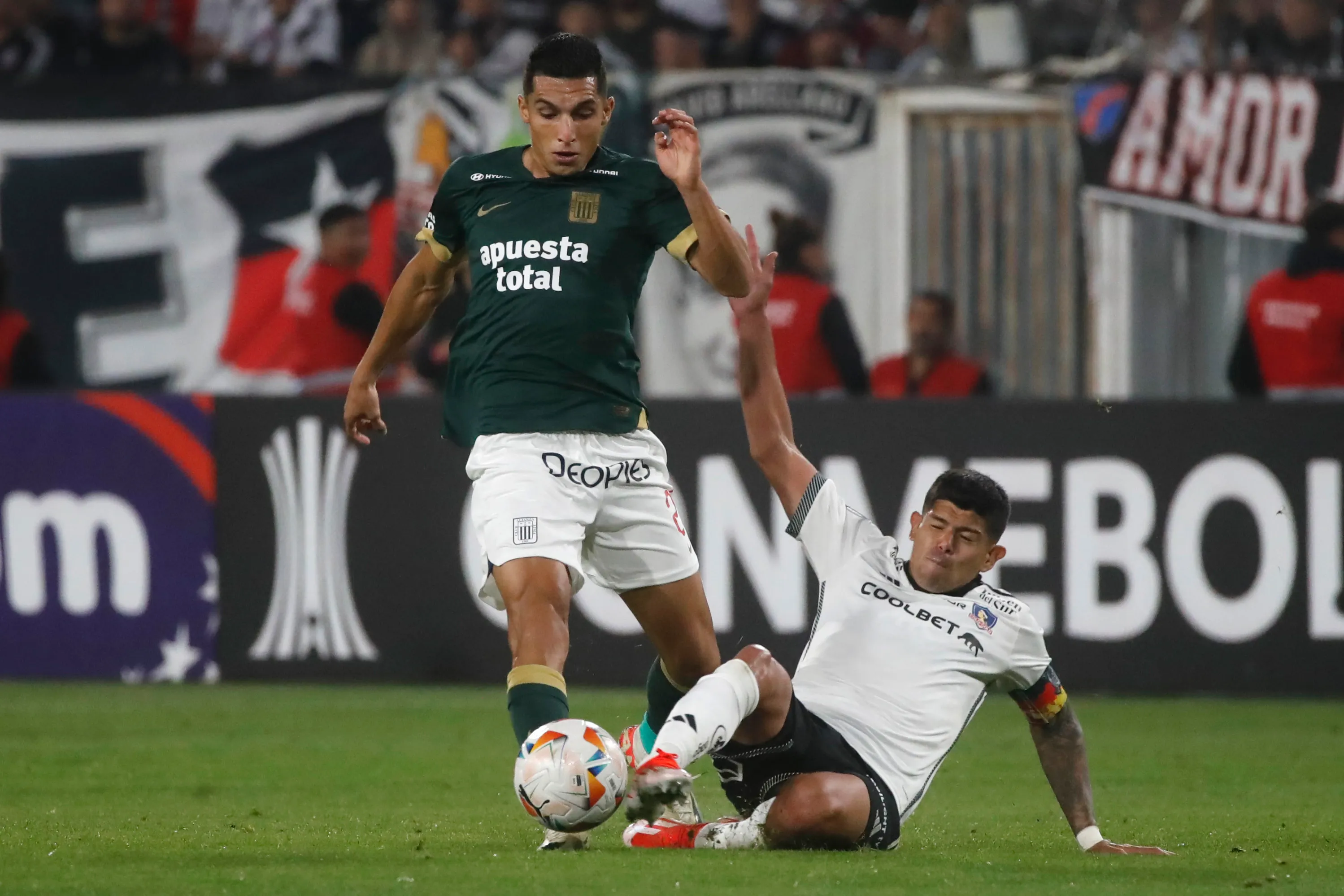 Esteban Pavez dejará Colo Colo por Alianza Lima, a la espera de la aprobación de ByN | Photosport