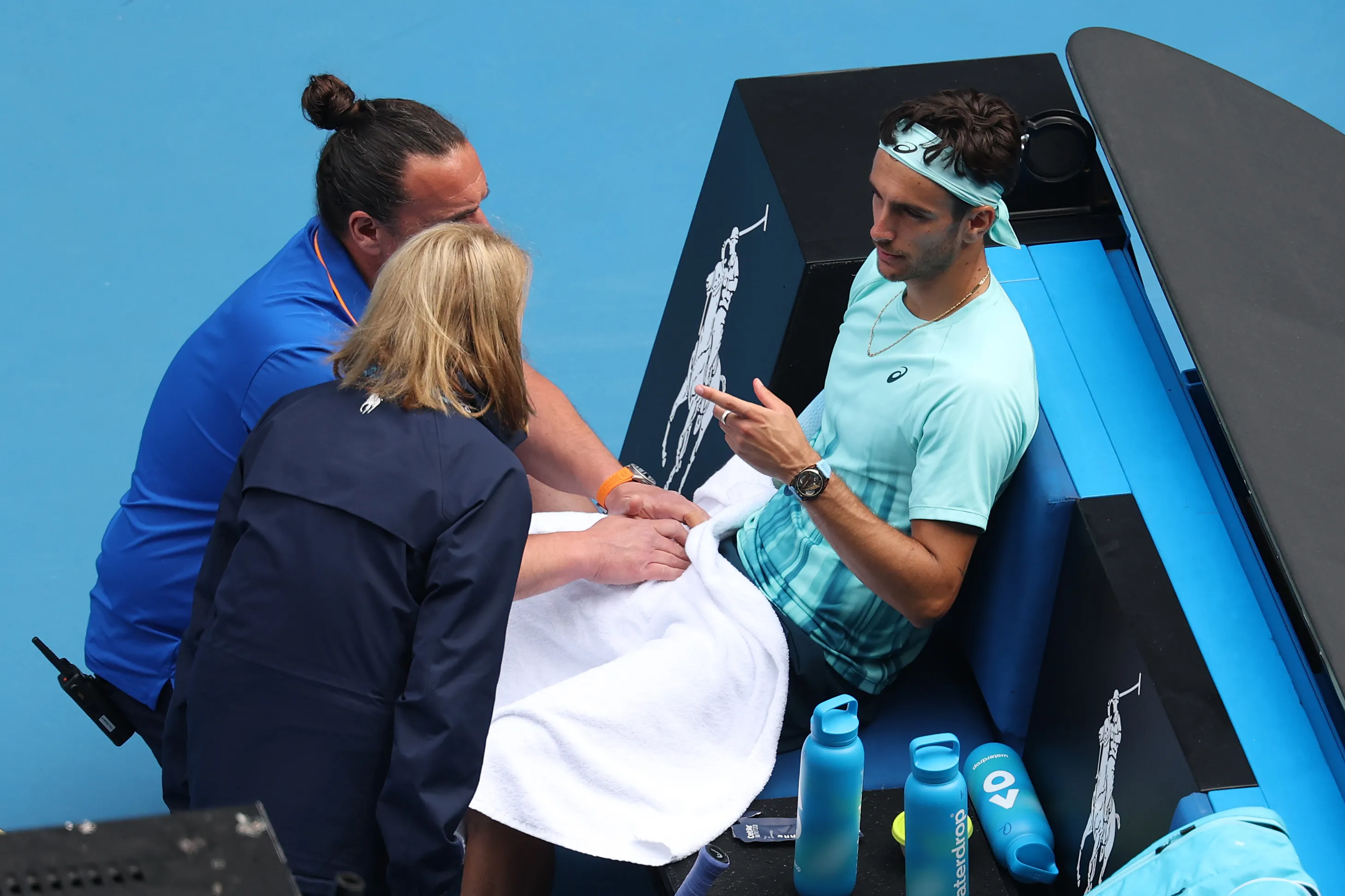 La lesión que le impidió terminar el partido a Lorenzo Musetti. (Photo by Phil Walter/Getty Images)