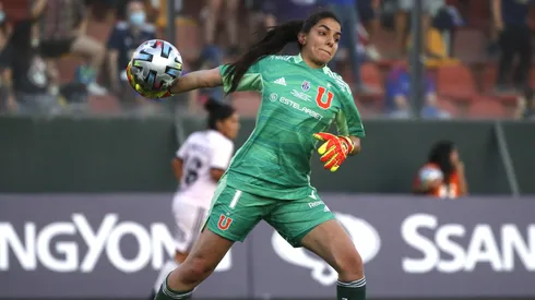 La portera vuelve a casa.