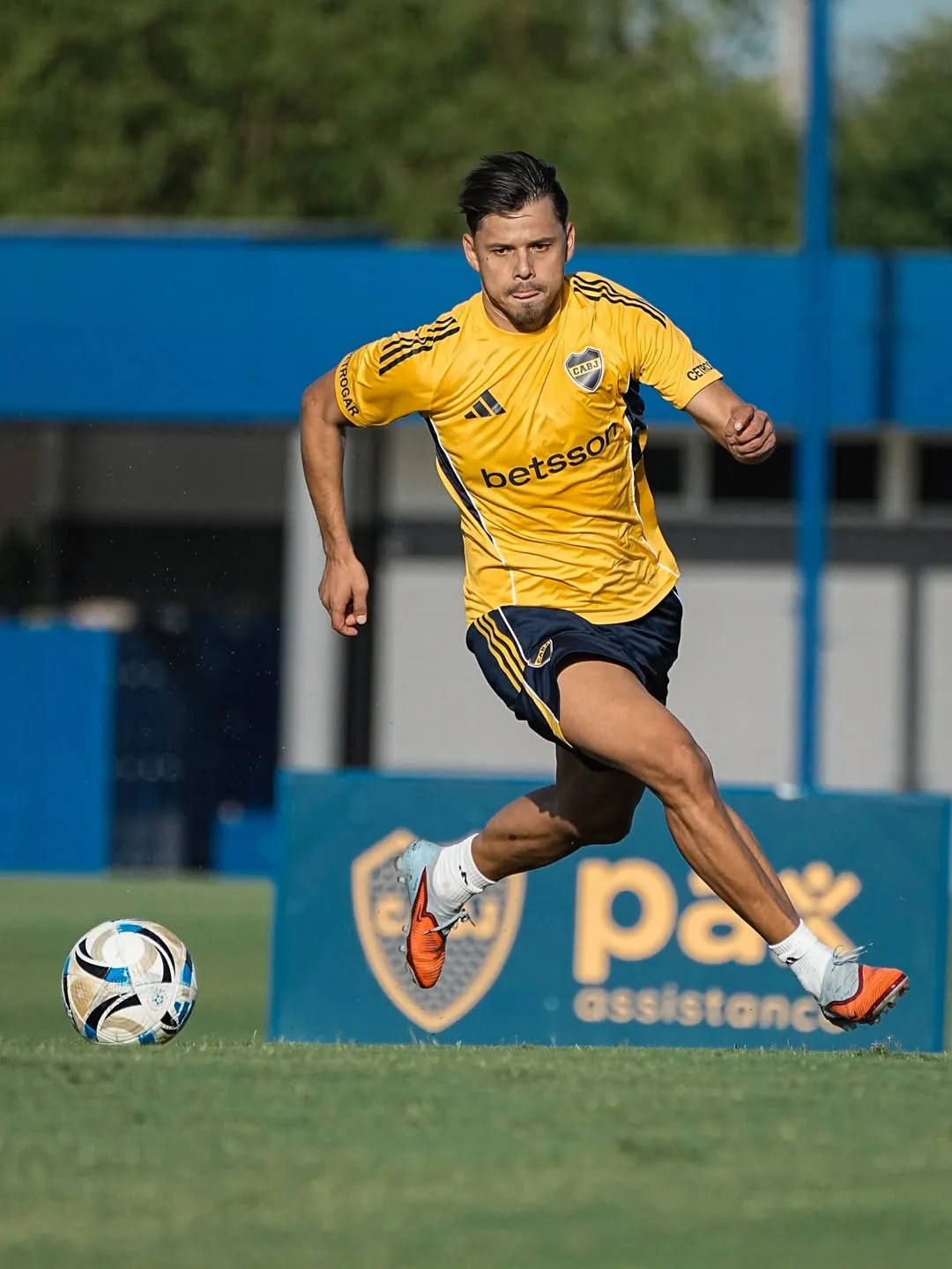 Ángel Romero ya comenzó a entrenar con Boca