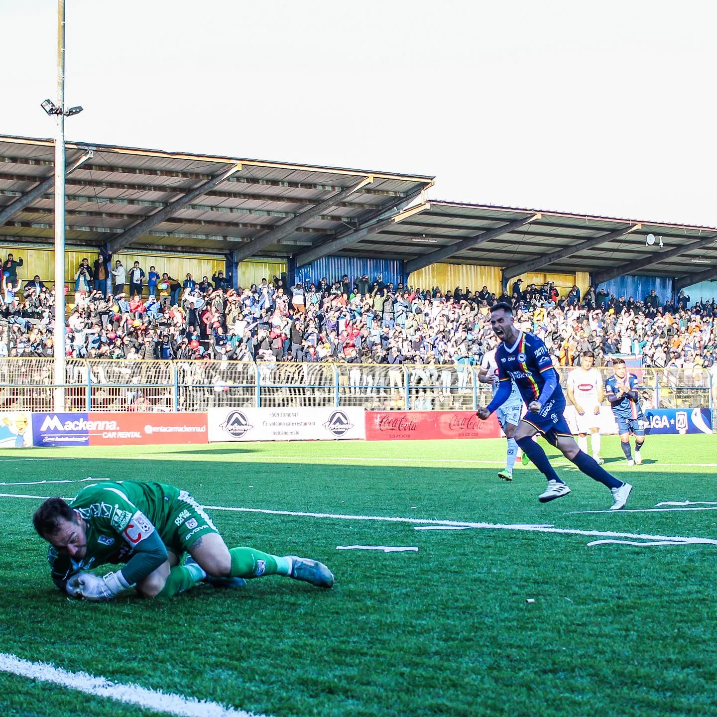 El histórico Estadio Parque Schott podría dejar de ser el estadio local de Provincial Osorno. (Foto: @rmosorno)