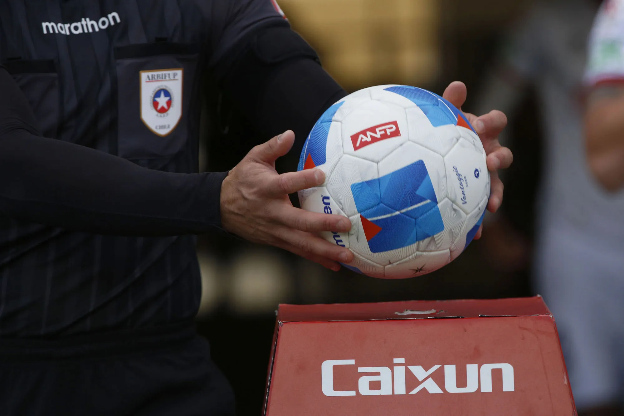 Assadi, jugador de la U y Assadi árbitro en la primera fecha del campeonato nacional 2026.