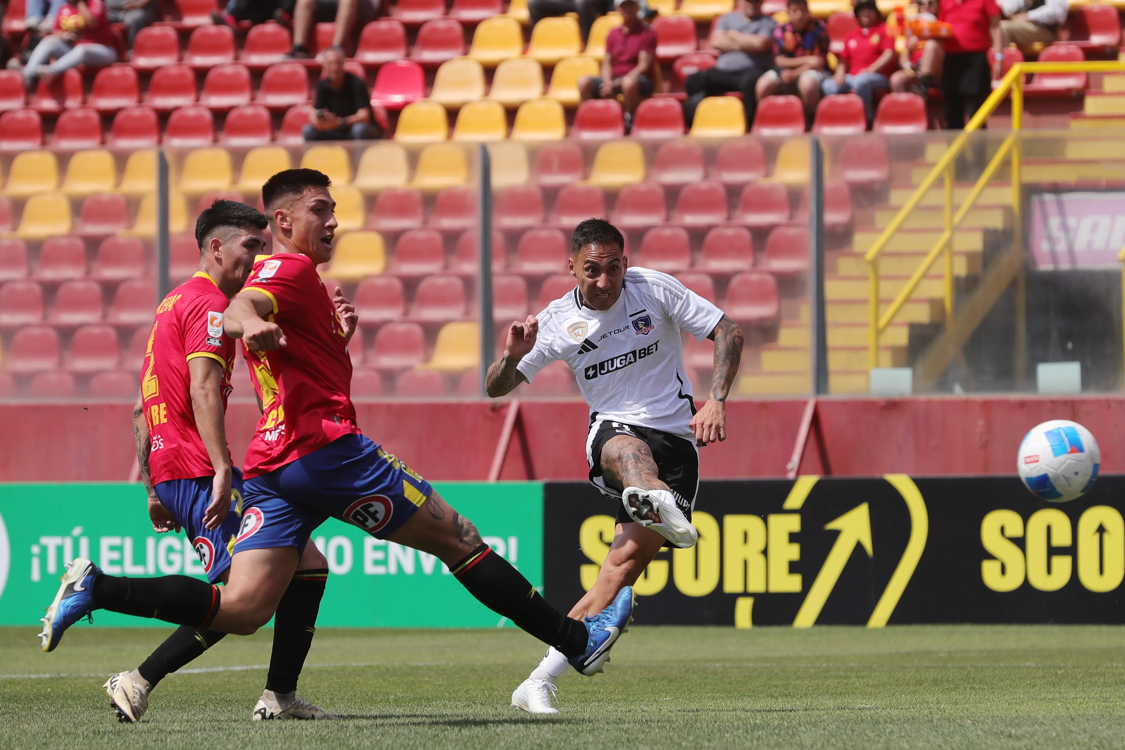 Colo Colo enfrentaría a Unión Española en la Noche Alba 2026. | Foto: Photosport.