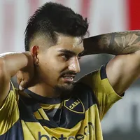 Mientras Colo Colo lo quiere, Williams Alarcón juega y es criticado en Boca