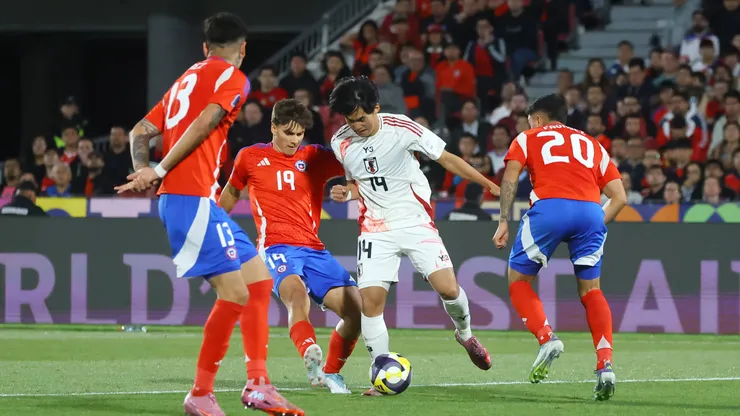 Jugador chileno protagoniza lucha por su fichaje en España.