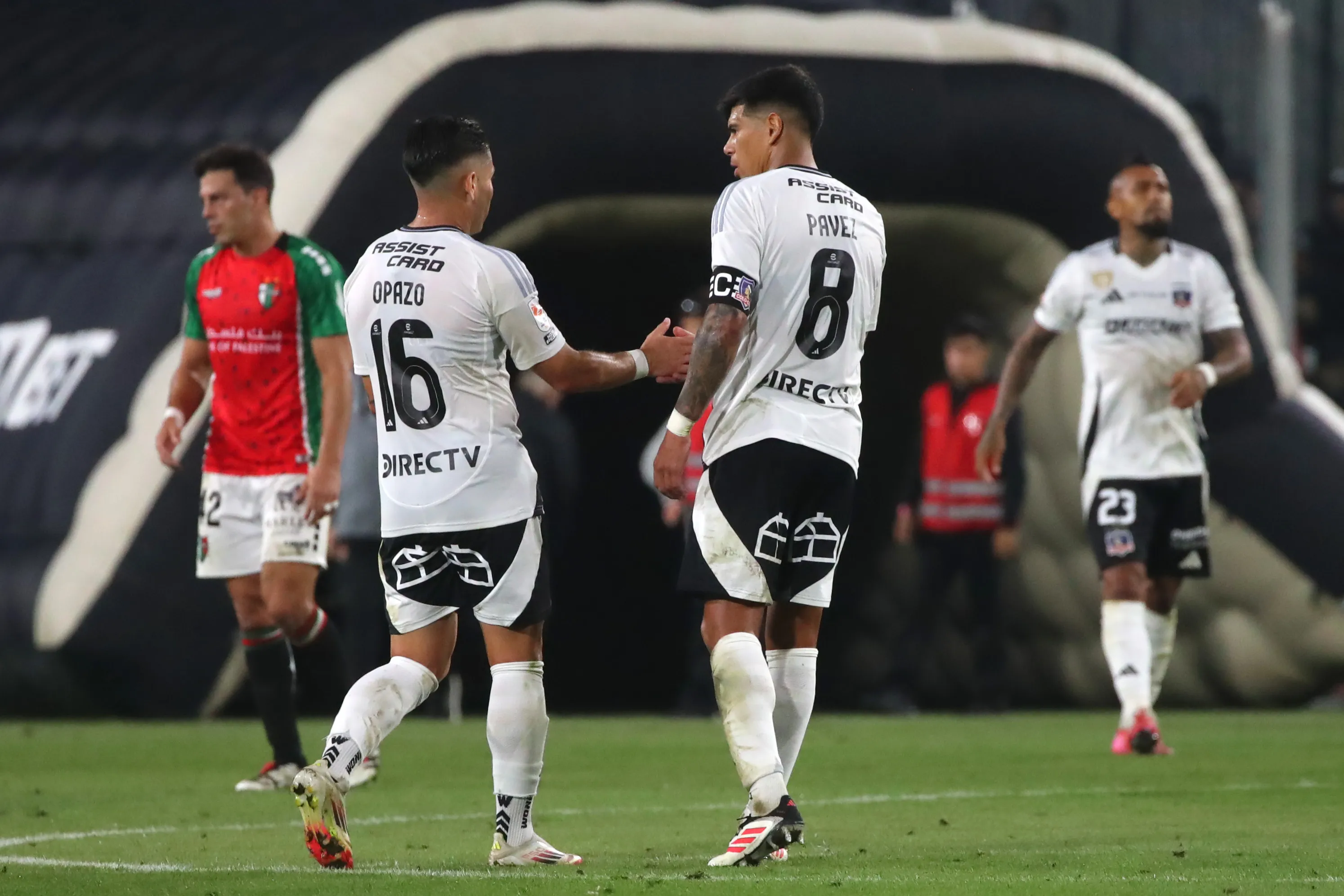 Óscar Opazo sacó las garras para defender a Esteban Pavez luego de salir de Colo Colo por la puerta chica. Foto: Photosport.