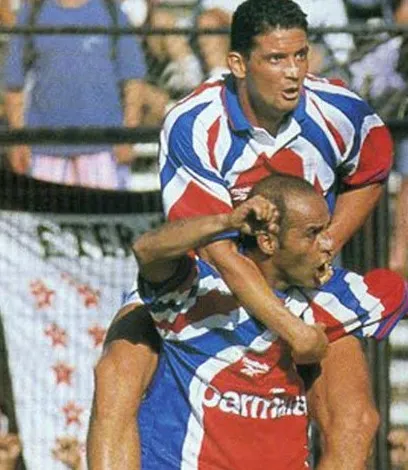 Así era la camiseta de la UC en los 90