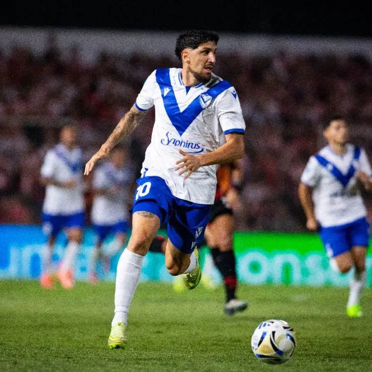 Diego Valdés no se mueve de Vélez.