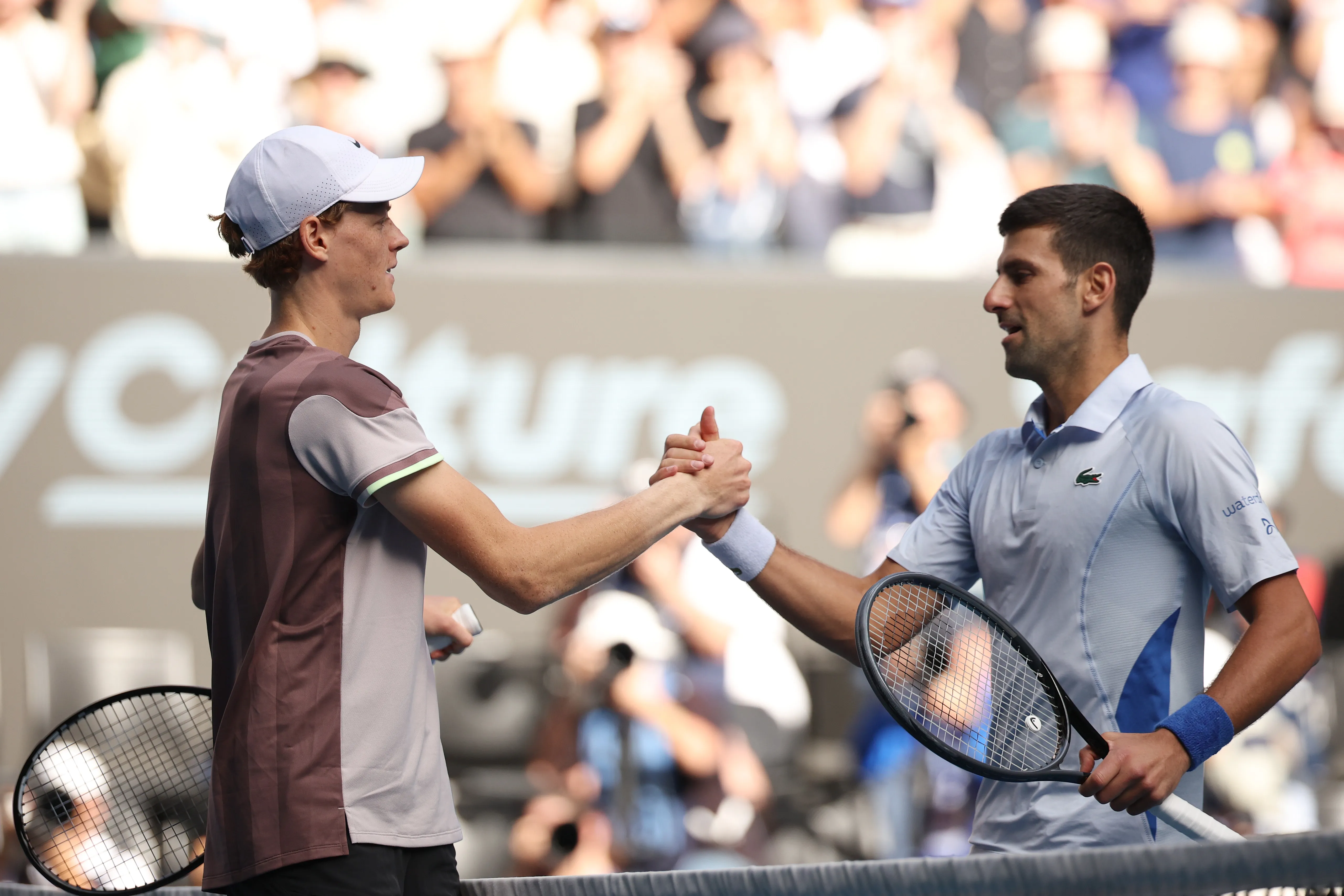 Jannik Sinner y Novak Djokovic buscan un lugar en la gran final del Australian Open. (Foto: Daniel Pockett/Getty Images)