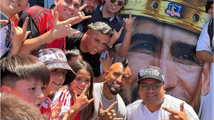 Arturo Vidal es recibido con lienzo agradeciéndole