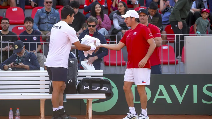 Chile enfrenta a Serbia en la Copa Davis.