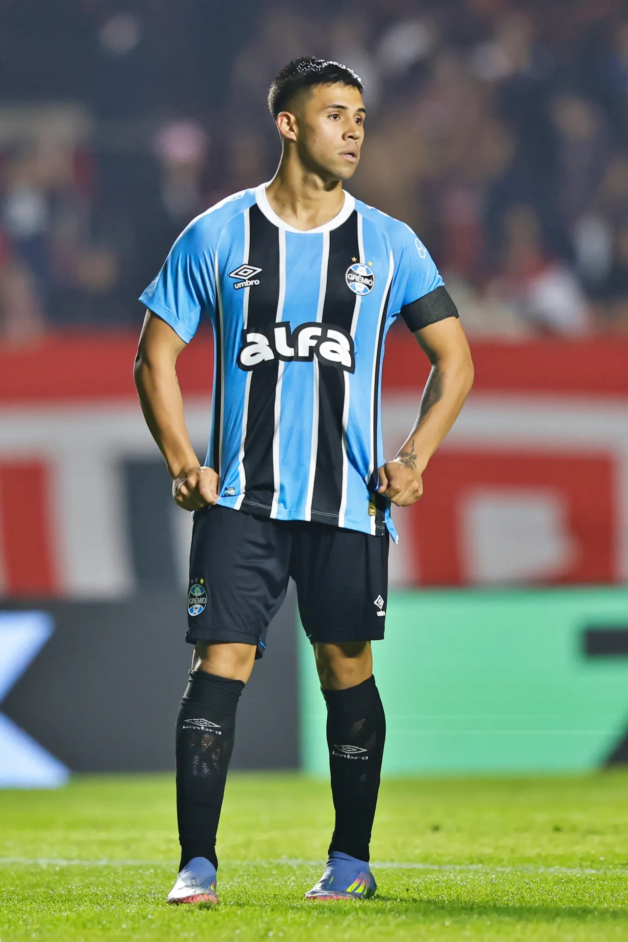 Alexander Aravena con opciones de salir desde Gremio (Getty Images)