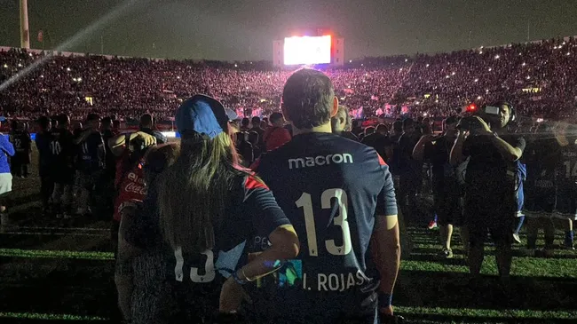 Pepe Rojas tuvo su partido de despedida y se emocionó con los hinchas de la U. (Foto: Nicolás Miñano)