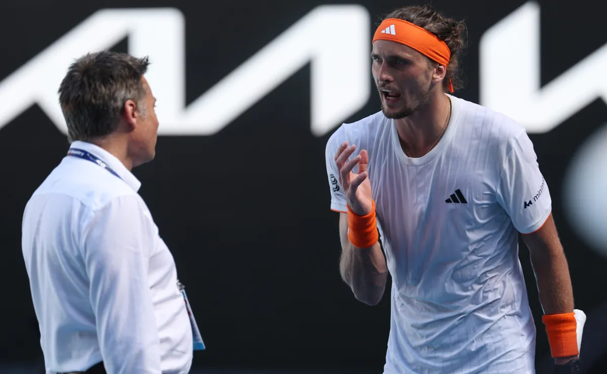 Zverev acusa a Alcaraz de ayuda en el Australian Open Zverev acusa a Alcaraz de ayuda en el Australian Open