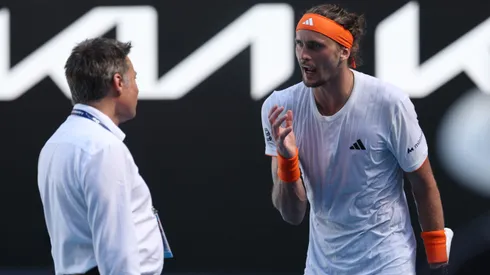 Alexander Zverev reclamando tras tiempo médico de Alcaraz