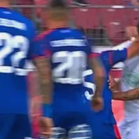[VIDEO] El primer expulsado del torneo es de U de Chile por un feo golpe