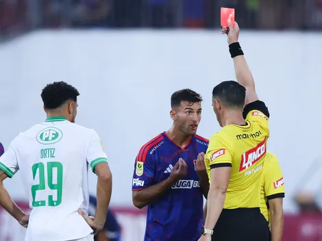 [VIDEO] El primer expulsado del torneo es de U de Chile por un feo golpe
