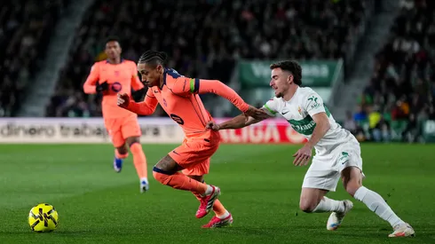 Lucas Cepeda lo ve desde la banca.