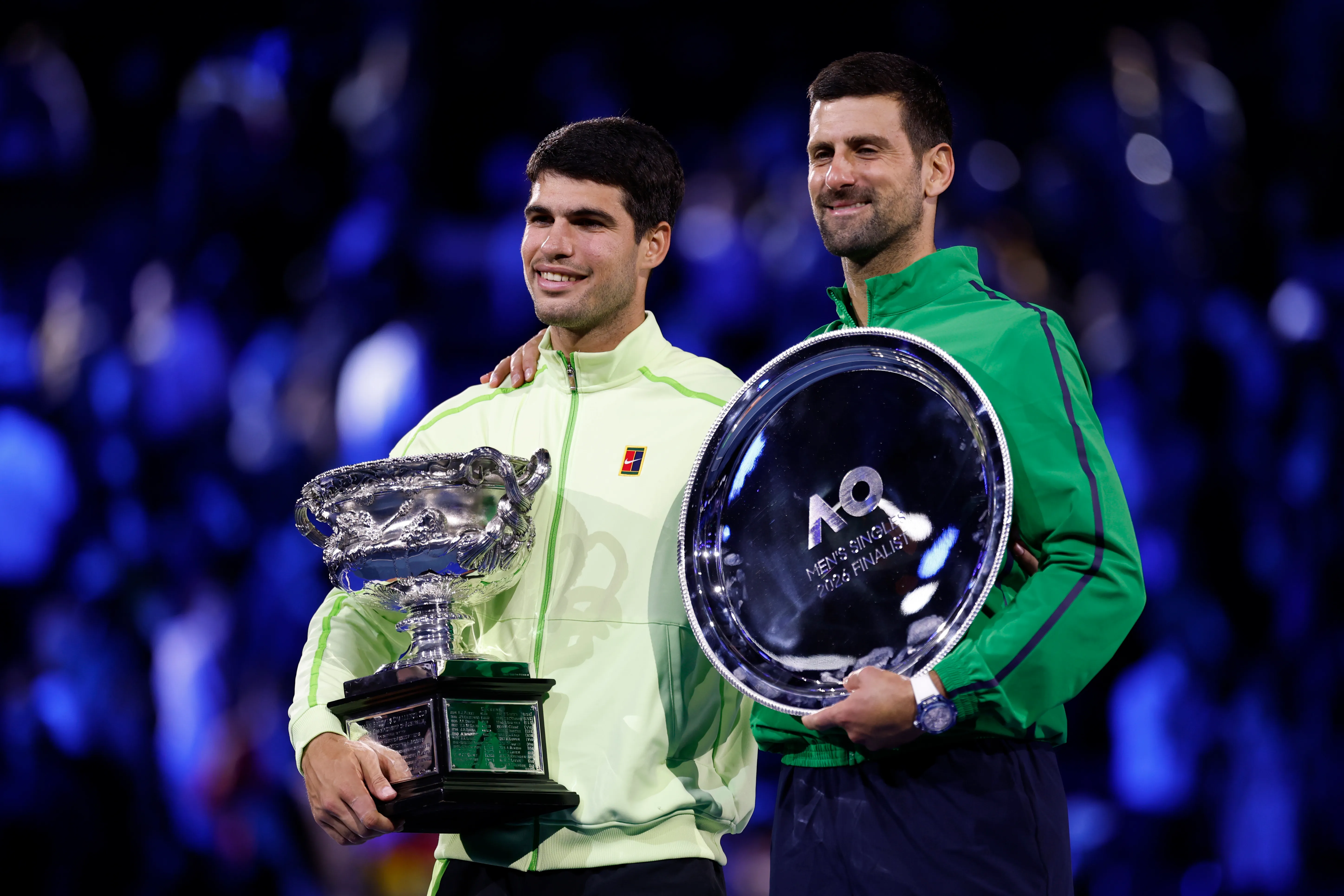 Carlos Alcaraz y Novak Djokovic animaron un partidazo en la final del Australian Open. Foto: Getty Images.