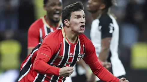 El buen momento del ex UC le permite sumar elogios en Brasil.