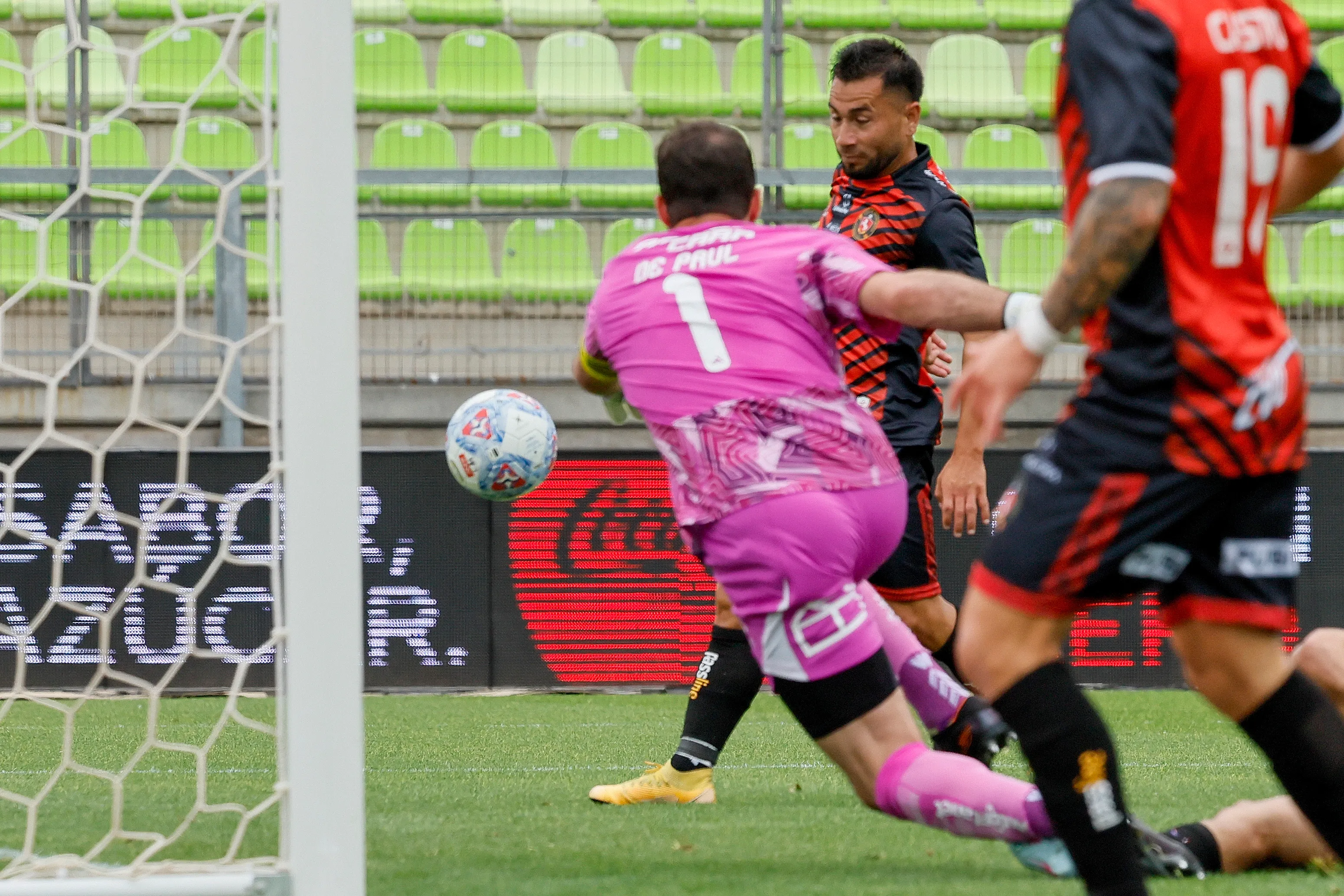 Jean Meneses anotó un doblete ante Colo Colo. (Andres Pina/Photosport).