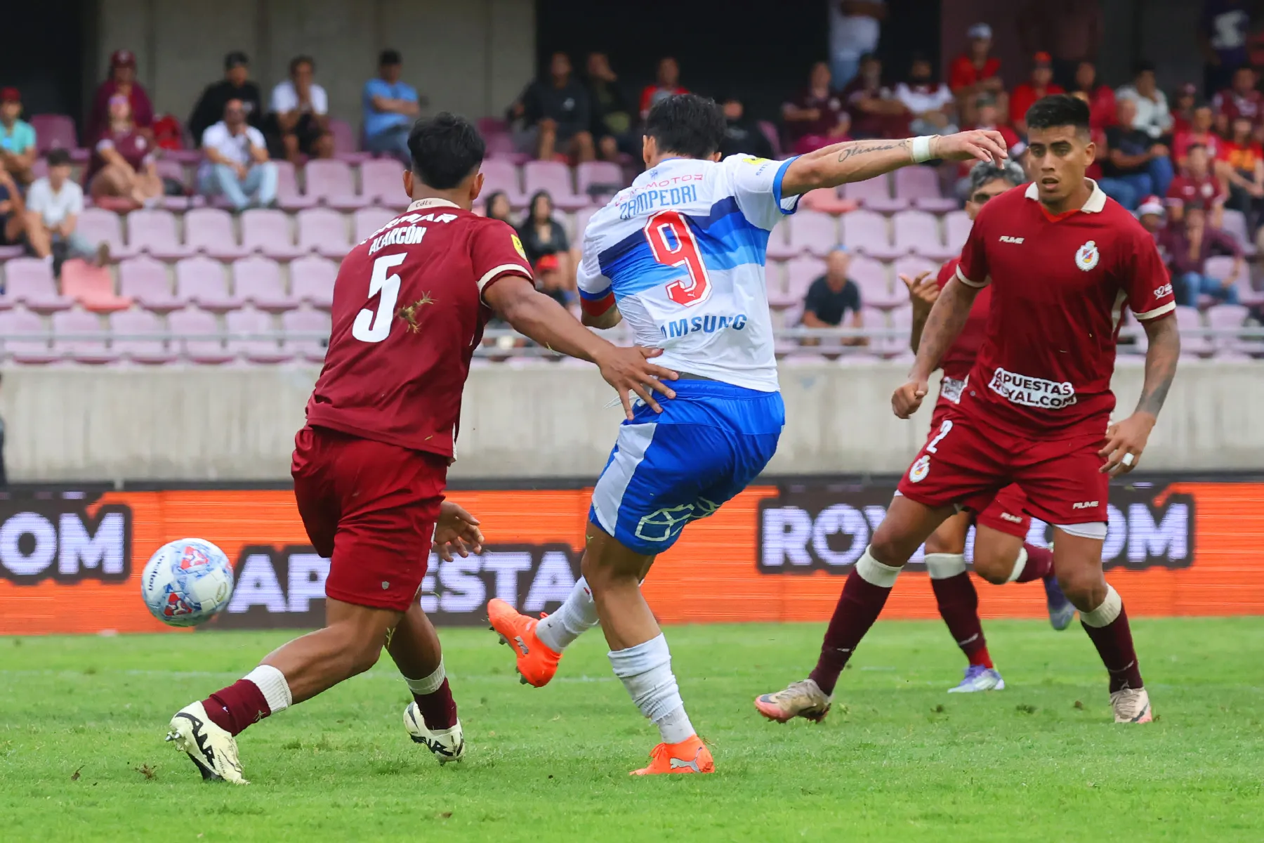 Fernando Zampedri anotó un golazo ante La Serena para el 2-2 definitivo. (Dragomir Yankovic/Photosport).