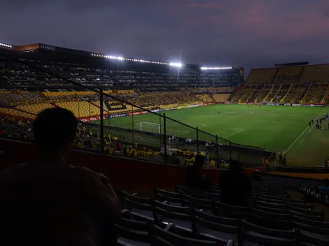 Feroz polémica por foto de un arma y alcohol en suite del estadio