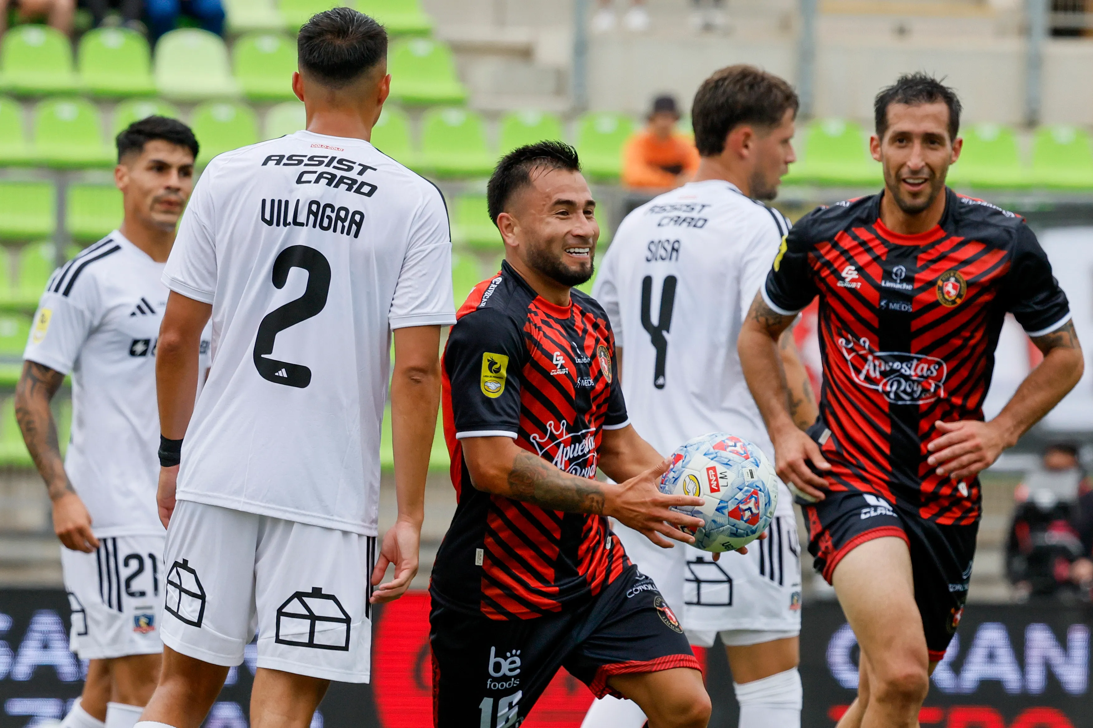 Jean Meneses celebrando ante Colo Colo. Foto: Andres Pina/Photosport