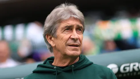 Manuel Pellegrini arma al Real Betis.