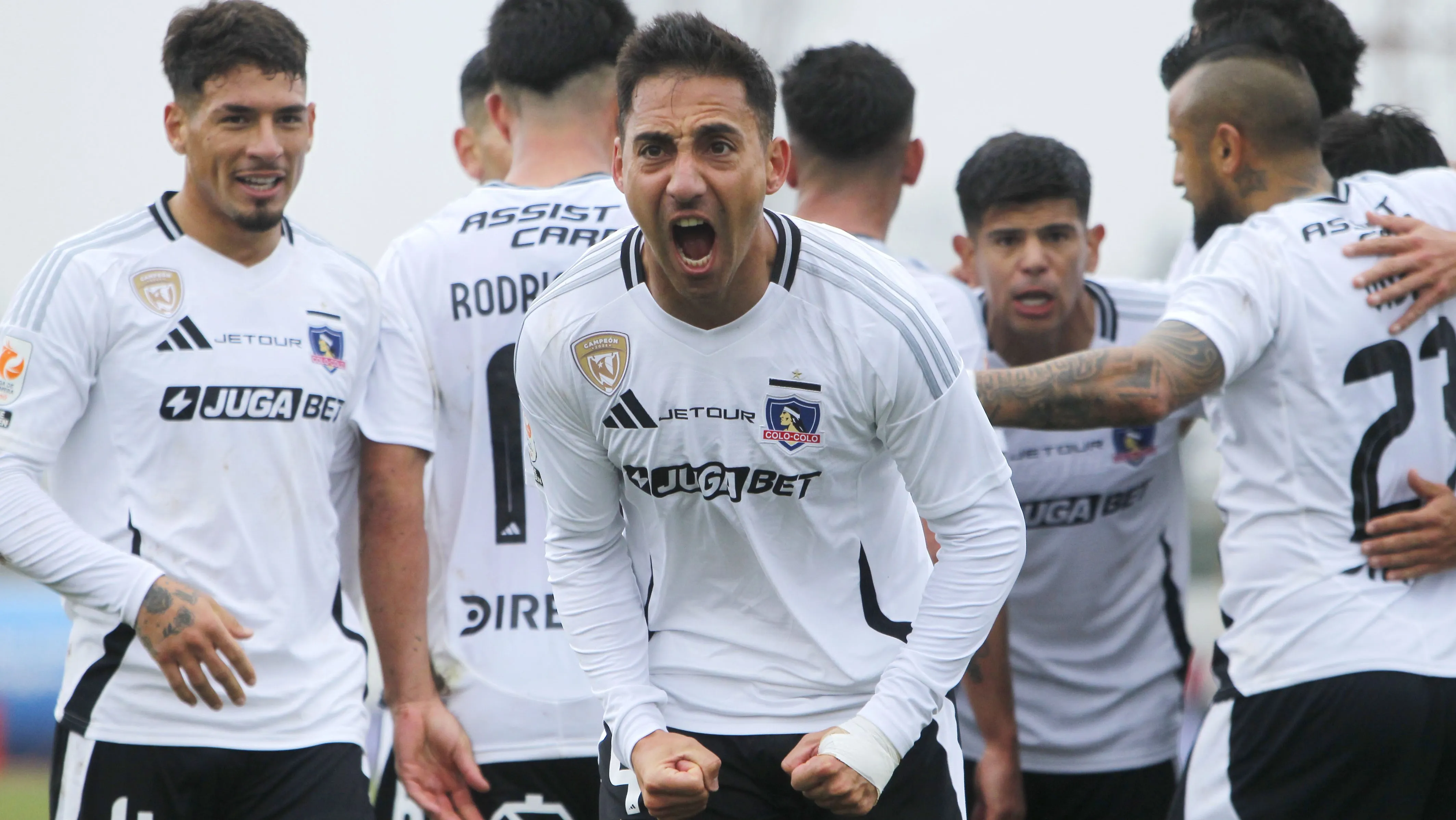 Javier Correa pidió perdón por sus arrebatos en Colo Colo. Foto: Photosport.