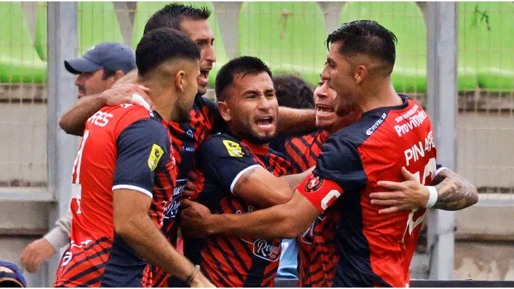 Limache le pasó por arriba a Colo Colo en su debut en el torneo.