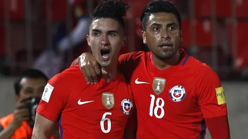 Felipe Gutiérrez y Gonzalo Jara juntos en la selección chilena.
