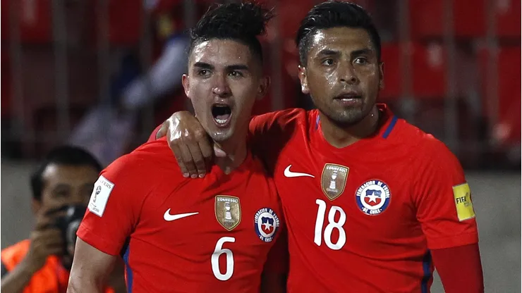 Felipe Gutiérrez y Gonzalo Jara juntos en la selección chilena.